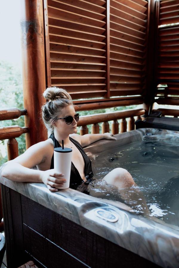 Gorgeous Large Mountain View Cabin W Hot Tub, Free Wifi, Games Villa Sevierville Exterior foto